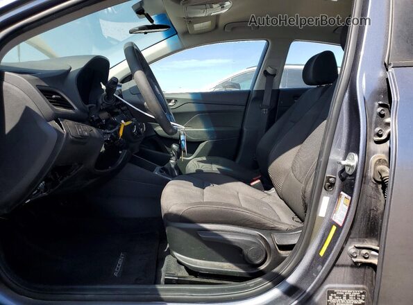 3KPC24A32JE037101 2018 HYUNDAI ACCENT Gray Vista interior delantera