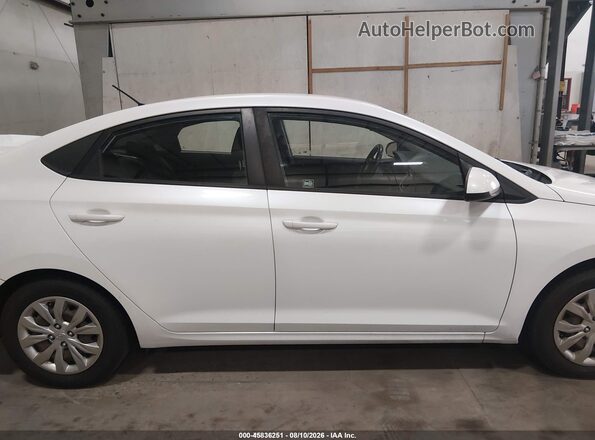 3KPC24A33JE012949 2018 HYUNDAI ACCENT White Vista interior trasera