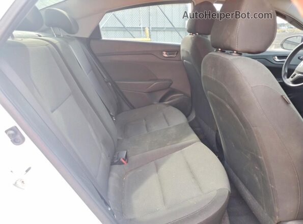 3KPC24A33KE043748 2019 HYUNDAI ACCENT White Vista de los asientos traseros