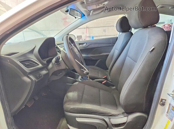3KPC24A35KE070272 2019 HYUNDAI ACCENT Белый Вид салона спереди