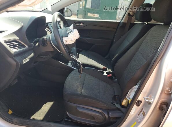 3KPC24A35KE077500 2019 HYUNDAI ACCENT Серебряный Вид салона спереди