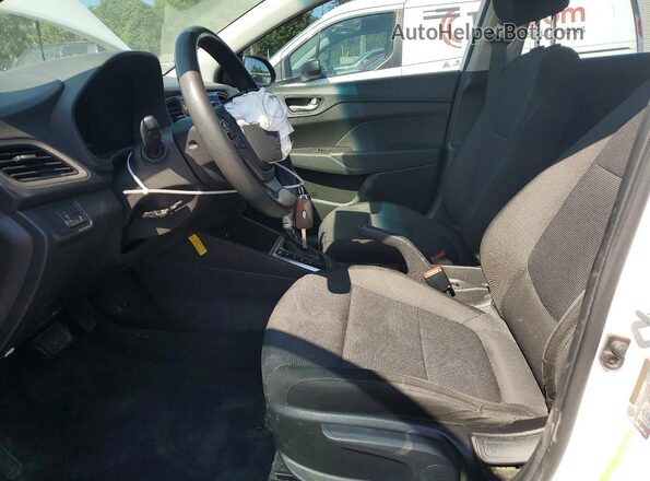 3KPC24A37JE024215 2018 HYUNDAI ACCENT Белый Вид салона спереди