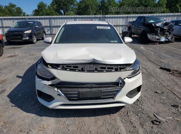 3KPC24A37JE024215 2018 HYUNDAI ACCENT Белый Вид спереди