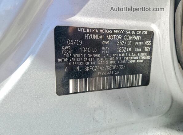 3KPC24A37KE085307 2019 HYUNDAI ACCENT Silver Widok komory silnika