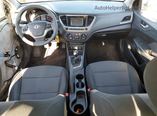 3KPC24A38JE025552 2018 HYUNDAI ACCENT Серебряный Вид панели приборов