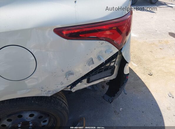 3KPC24A39JE011689 2018 HYUNDAI ACCENT Gold Widok z przodu