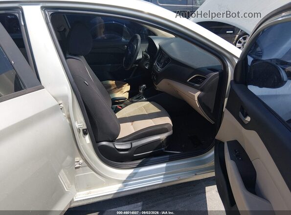 3KPC24A39JE011689 2018 HYUNDAI ACCENT Gold Widok wnętrza z przodu