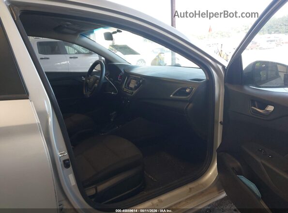 3KPC24A39JE024586 2018 HYUNDAI ACCENT Silver Widok wnętrza z przodu