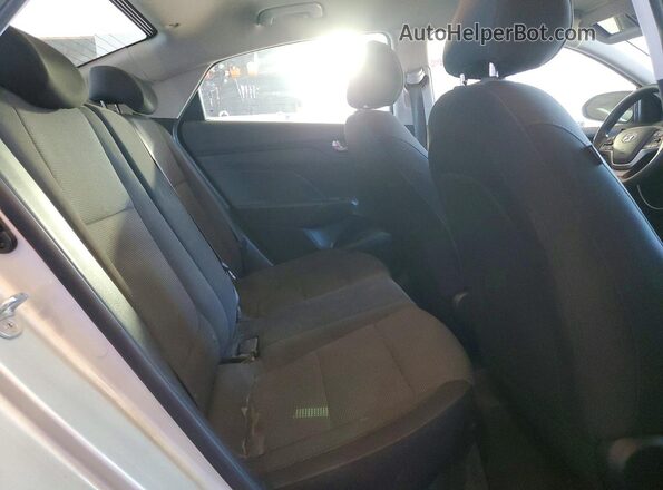 3KPC24A3XKE045772 2019 HYUNDAI ACCENT Silver უკანა სავარძლების ხედი
