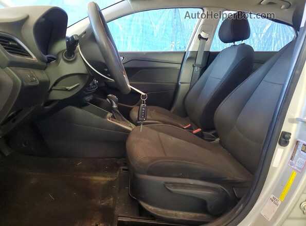 3KPC24A3XKE045772 2019 HYUNDAI ACCENT Silver წინა სალონის ხედი