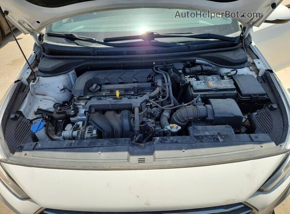 3KPC24A62ME152988 2021 HYUNDAI ACCENT White Widok wnętrza z tyłu