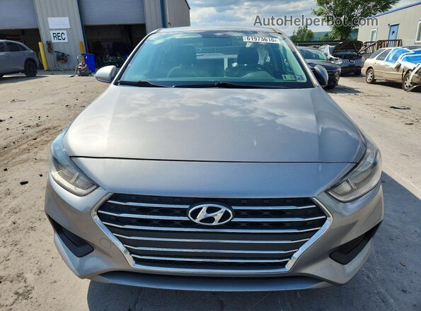 3KPC24A62NE159375 2022 HYUNDAI ACCENT Серебряный Вид спереди