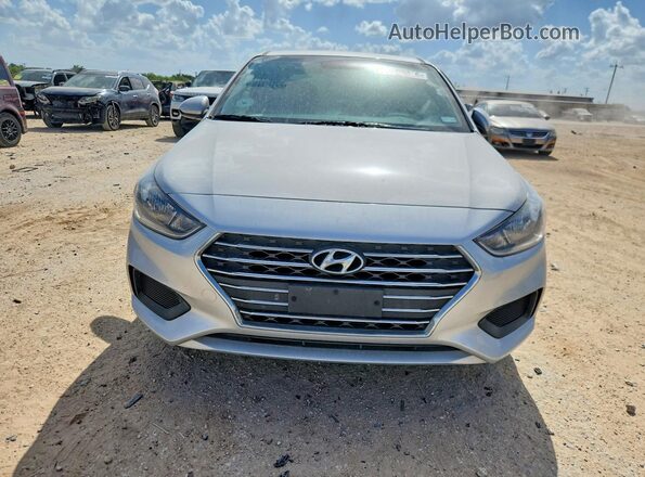 3KPC24A63NE179649 2022 HYUNDAI ACCENT Серебряный Вид спереди