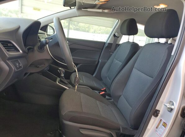 3KPC24A68NE185009 2022 HYUNDAI ACCENT Серебряный Вид салона спереди