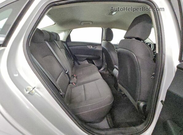 3KPF24AD0KE015931 2019 KIA FORTE Silver Вид задніх сидінь