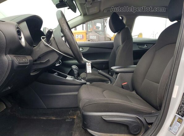 3KPF24AD0KE067477 2019 KIA FORTE Silver წინა სალონის ხედი