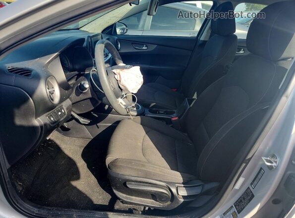 3KPF24AD0KE109730 2019 KIA FORTE Серебряный Вид салона спереди