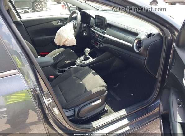 3KPF24AD0KE134403 2019 KIA FORTE Gray Front interior view