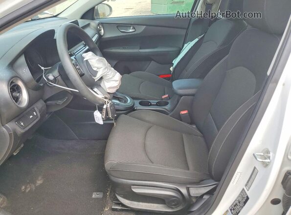 3KPF24AD0LE176216 2020 KIA FORTE White Սալոնի դիմացի տեսք