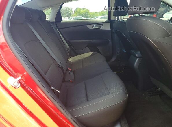 3KPF24AD0ME288080 2021 KIA FORTE Red Rear seats view