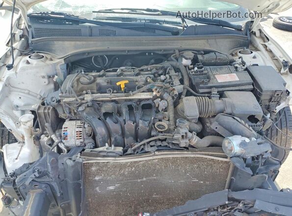 3KPF24AD0ME290900 2021 KIA FORTE White Вид задньої частини салону