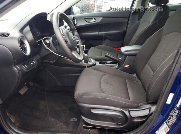 3KPF24AD0ME314371 2021 KIA FORTE Blue Вид салону спереду