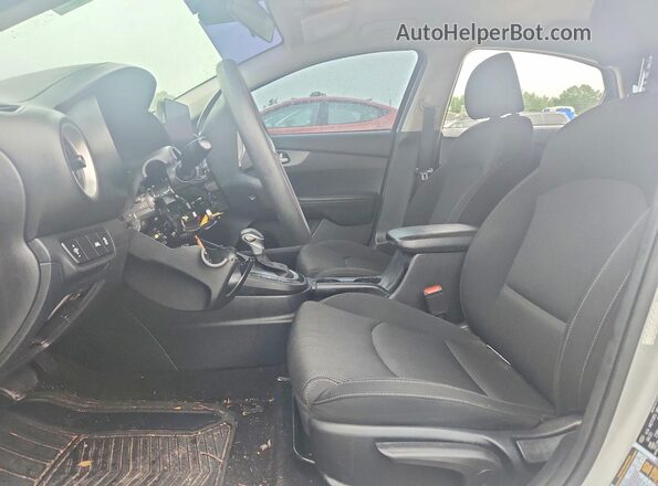 3KPF24AD0ME363411 2021 KIA FORTE Silver Vista interior delantera
