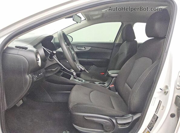 3KPF24AD0ME401137 2021 KIA FORTE White წინა სალონის ხედი