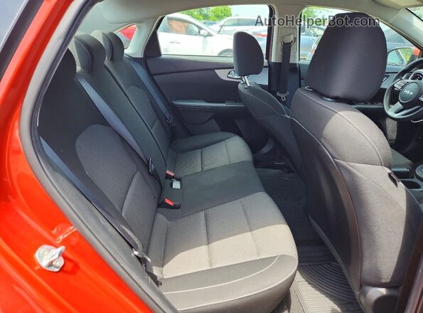 3KPF24AD0NE442210 2022 KIA FORTE Orange Vista de los asientos traseros