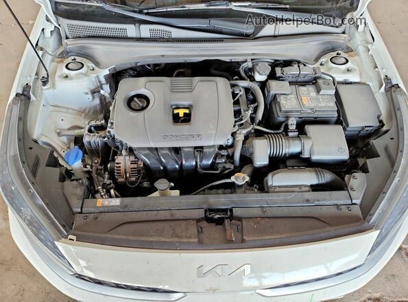 3KPF24AD0NE474817 2022 KIA FORTE White Vista interior trasera