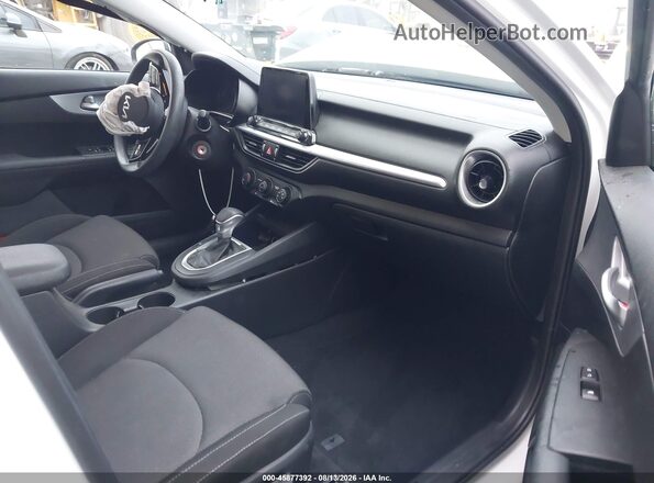 3KPF24AD0NE501949 2022 KIA FORTE Белый Вид салона спереди
