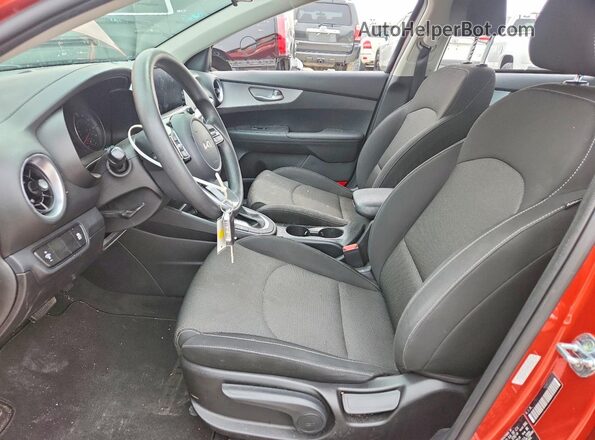 3KPF24AD0PE509147 2023 KIA FORTE Orange Вид салону спереду