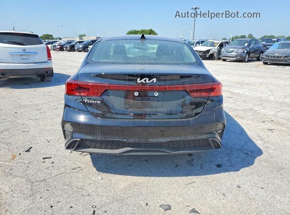 3KPF24AD0RE748734 2024 KIA FORTE Black Widok z tyłu