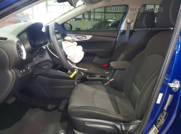 3KPF24AD0RE768014 2024 KIA FORTE Blue Вид салону спереду