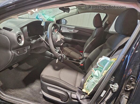 3KPF24AD0RE820211 2024 KIA FORTE Black Вид салону спереду