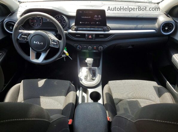 3KPF24AD0RE823982 2024 KIA FORTE Синий Вид панели приборов