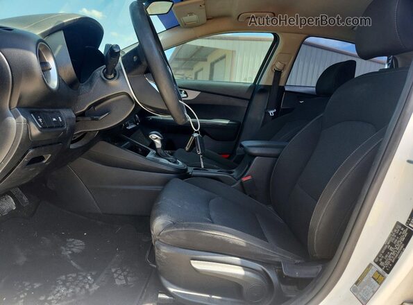 3KPF24AD1KE009801 2019 KIA FORTE White წინა სალონის ხედი