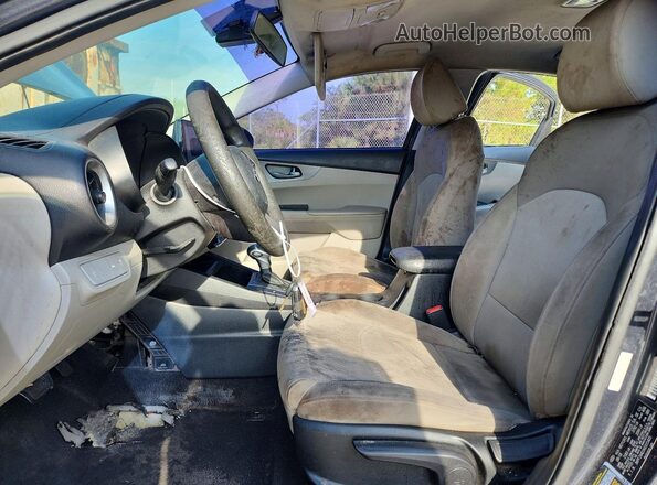 3KPF24AD1KE015405 2019 KIA FORTE Gray Вид салону спереду