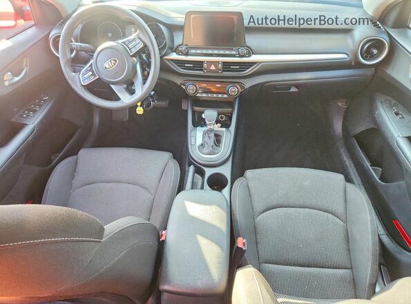 3KPF24AD1KE133695 2019 KIA FORTE Красный Вид панели приборов