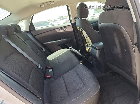 3KPF24AD1LE234169 2020 KIA FORTE Silver Vista de los asientos traseros