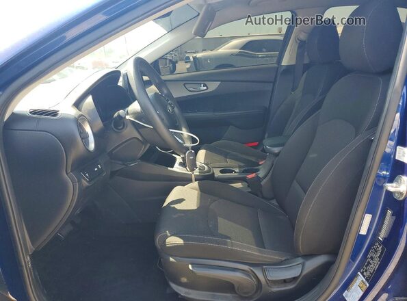 3KPF24AD1ME295068 2021 KIA FORTE Blue Front interior view