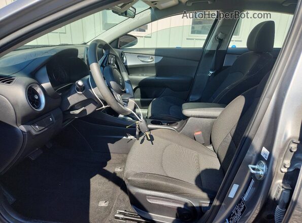 3KPF24AD1NE436500 2022 KIA FORTE Серебряный Вид салона спереди