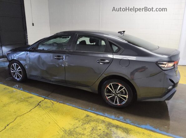 3KPF24AD1PE504894 2023 KIA FORTE Gray 