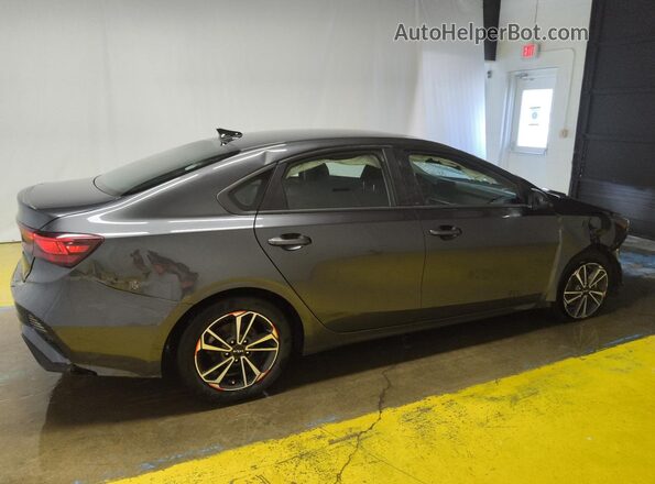3KPF24AD1PE504894 2023 KIA FORTE Gray 