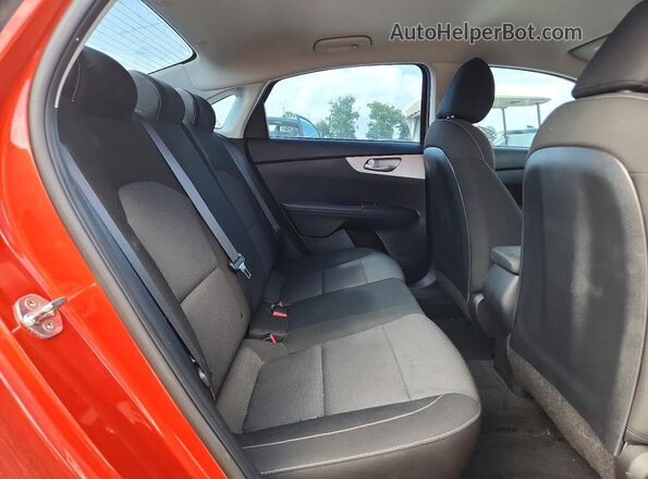 3KPF24AD1PE509299 2023 KIA FORTE Orange Vista de los asientos traseros