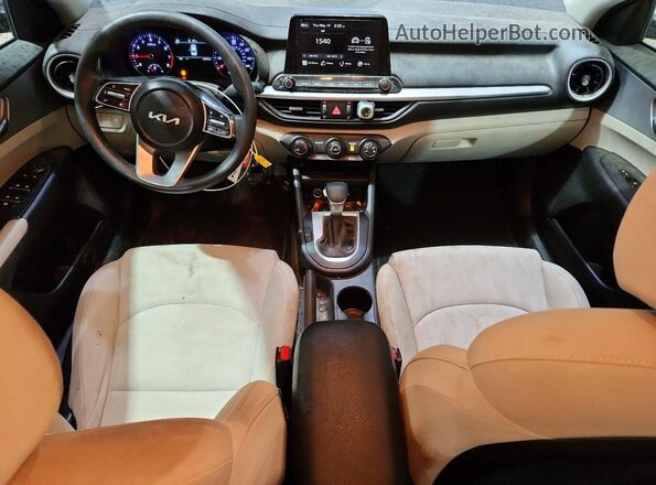 3KPF24AD1PE554792 2023 KIA FORTE Черный Вид панели приборов