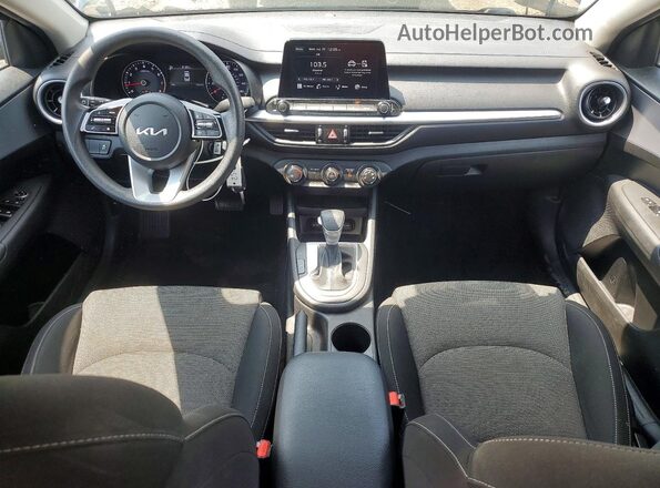 3KPF24AD1PE555568 2023 KIA FORTE Black Widok deski rozdzielczej