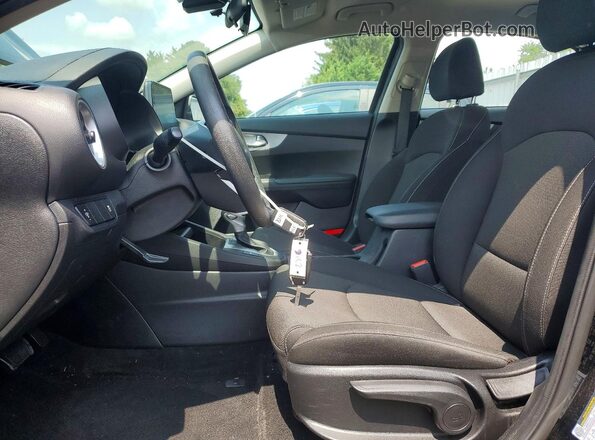 3KPF24AD1PE555568 2023 KIA FORTE Black Widok wnętrza z przodu