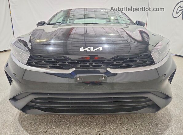 3KPF24AD1PE613436 2023 KIA FORTE Black Вид спереду