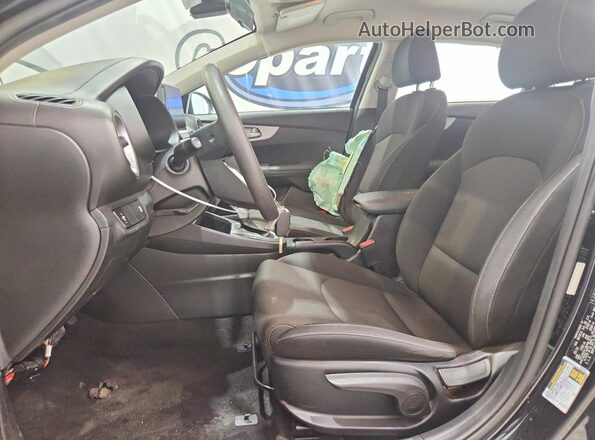 3KPF24AD1PE613436 2023 KIA FORTE Black Вид салону спереду